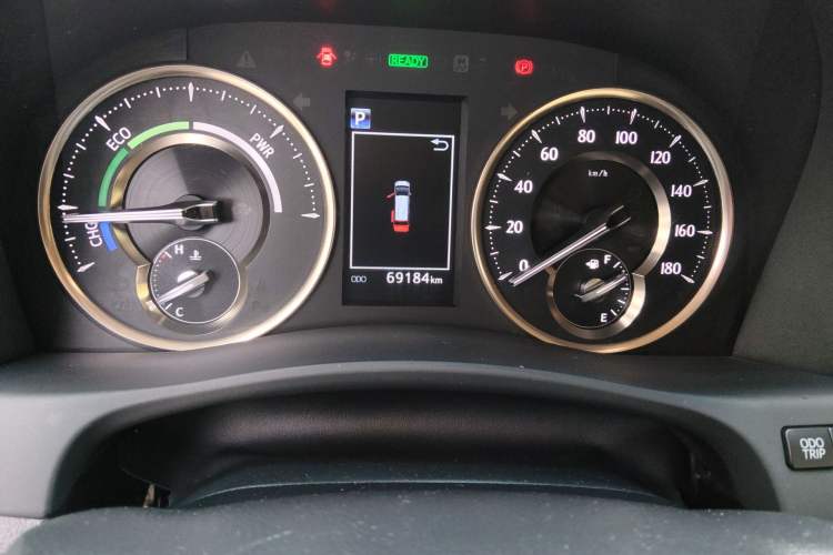 Used Toyota Alphard 2020 Dual-Engine 2.5L Luxury Edition Odometer Close Up
