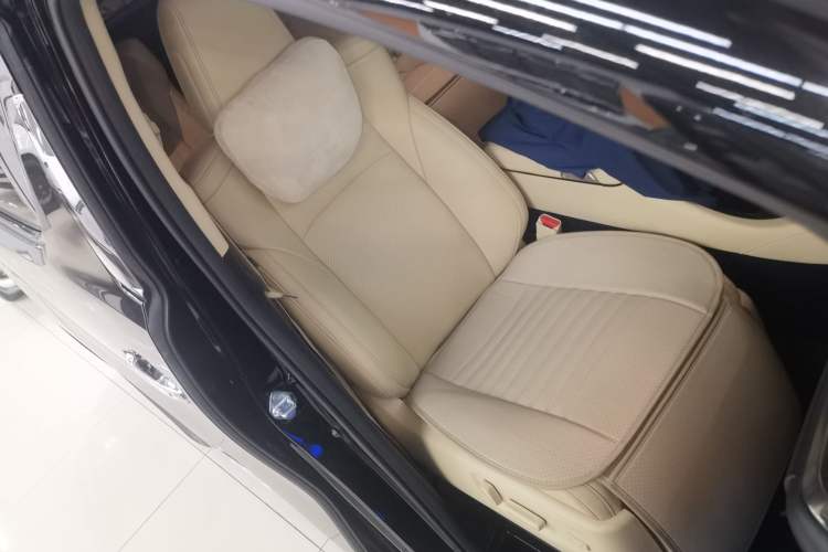 Used Toyota Alphard 2020 Dual-Engine 2.5L Luxury Edition Right Front Seat