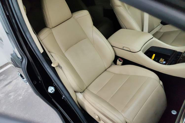 Used Toyota Alphard 2020 Dual-Engine 2.5L Luxury Edition Right Front Seat