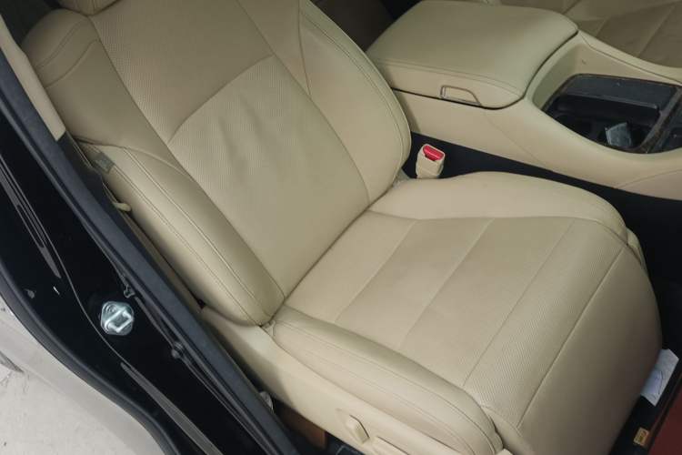 Used Toyota Alphard 2020 Dual-Engine 2.5L Luxury Edition Right Front Seat