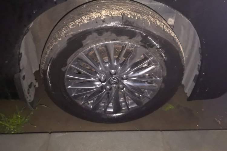 Used Toyota Alphard  Right Front Wheel Hub
