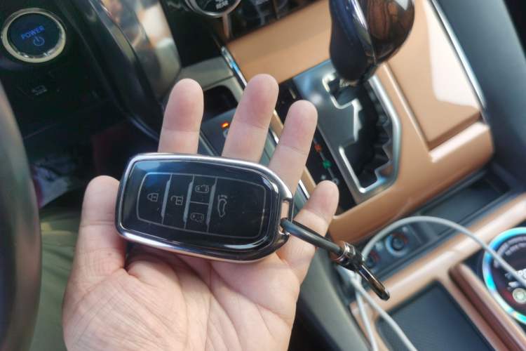 Used Toyota Alphard 2020 Dual-Engine 2.5L Luxury Edition Vehicle Key