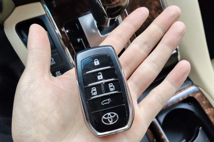 Used Toyota Alphard 2020 Dual-Engine 2.5L Luxury Edition Vehicle Key