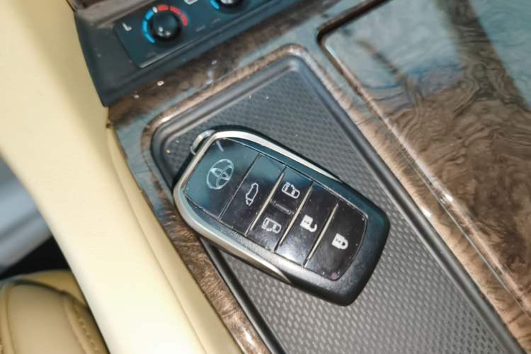 Used Toyota Alphard 2020 Dual-Engine 2.5L Prestige Edition Vehicle Key