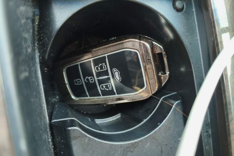 Used Toyota Alphard 2020 Dual-Engine 2.5L Prestige Edition Vehicle Key