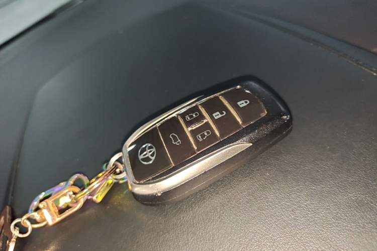 Used Toyota Alphard 2020 Dual-Engine 2.5L Luxury Edition Vehicle Key
