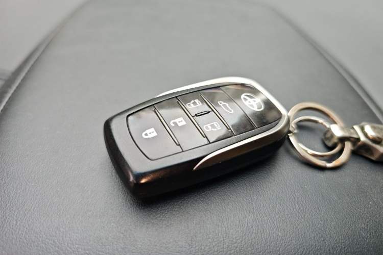 Used Toyota Alphard 2020 Dual-Engine 2.5L Luxury Edition Vehicle Key