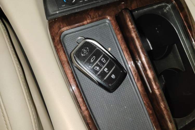 Used Toyota Alphard 2020 Dual-Engine 2.5L Luxury Edition Vehicle Key
