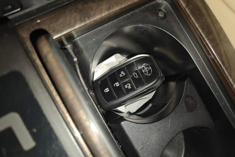 Used Toyota Alphard 2020 Dual-Engine 2.5L Prestige Edition Vehicle Key