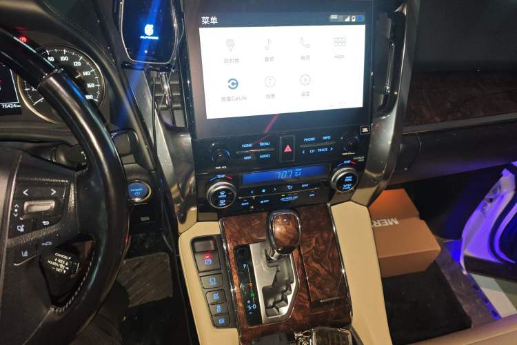 Used Toyota Alphard 2020 Dual-Engine 2.5L Luxury Edition Audio And AC Panel