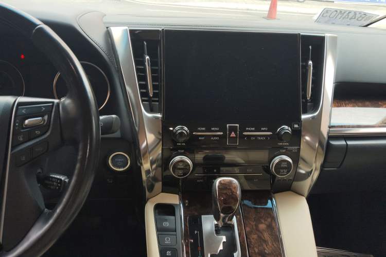 Used Toyota Alphard 2020 Dual-Engine 2.5L Luxury Edition Audio And AC Panel