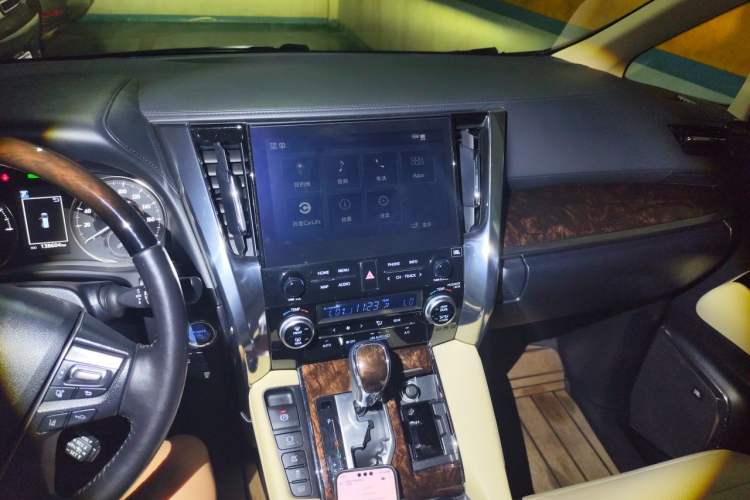 Used Toyota Alphard 2020 Dual-Engine 2.5L Luxury Edition Audio And AC Panel