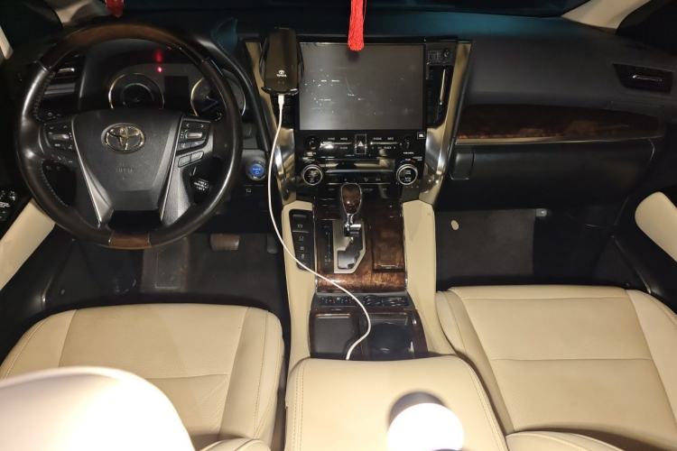 Used Toyota Alphard 2020 Dual-Engine 2.5L Luxury Edition Center Console