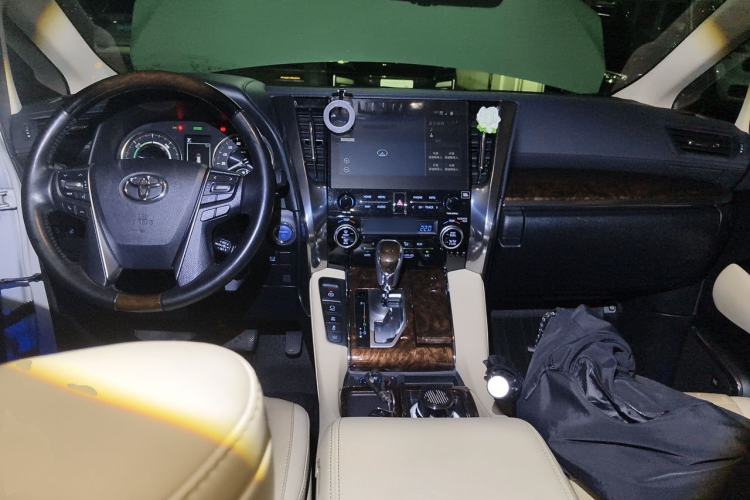 Used Toyota Alphard 2020 Dual-Engine 2.5L Luxury Edition Center Console
