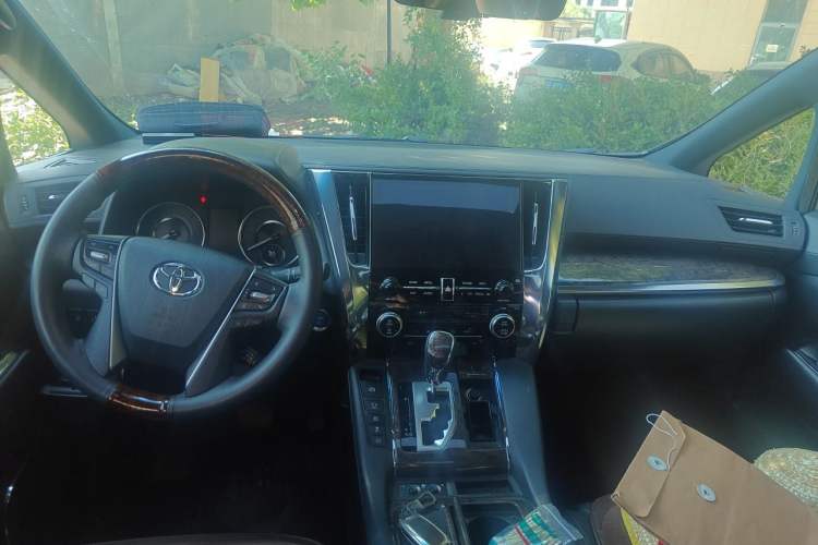 Used Toyota Alphard 2020 Dual-Motor 2.5L Golden Special Edition Center Console