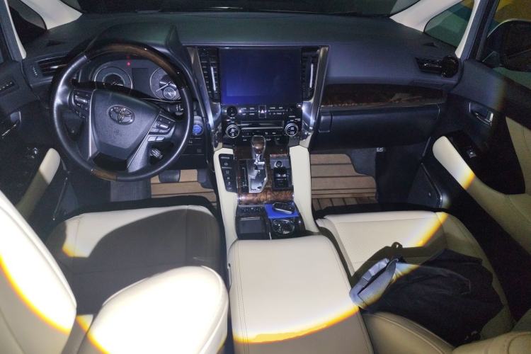 Used Toyota Alphard 2020 Dual-Engine 2.5L Luxury Edition Center Console
