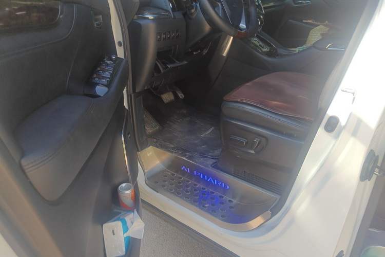 Used Toyota Alphard 2020 Dual-Motor 2.5L Golden Special Edition Driver Seat