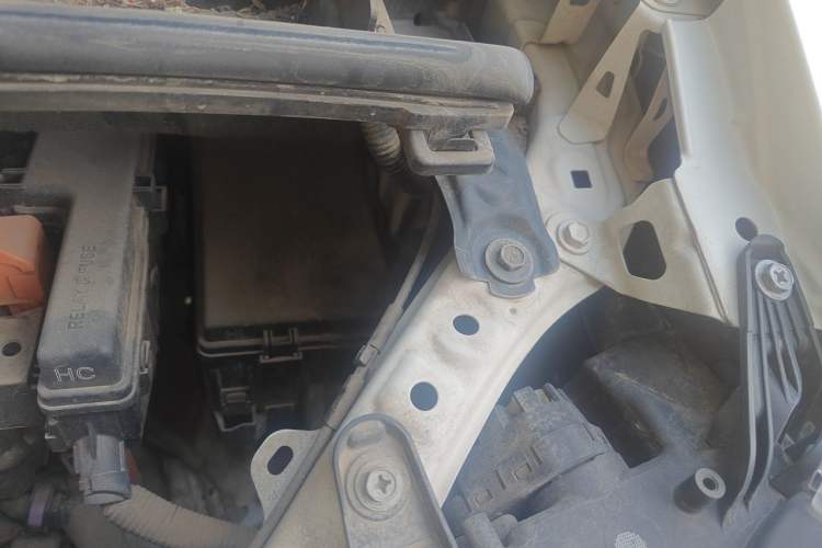 Used Toyota Alphard 2020 Dual-Motor 2.5L Golden Special Edition Engine Bay Left