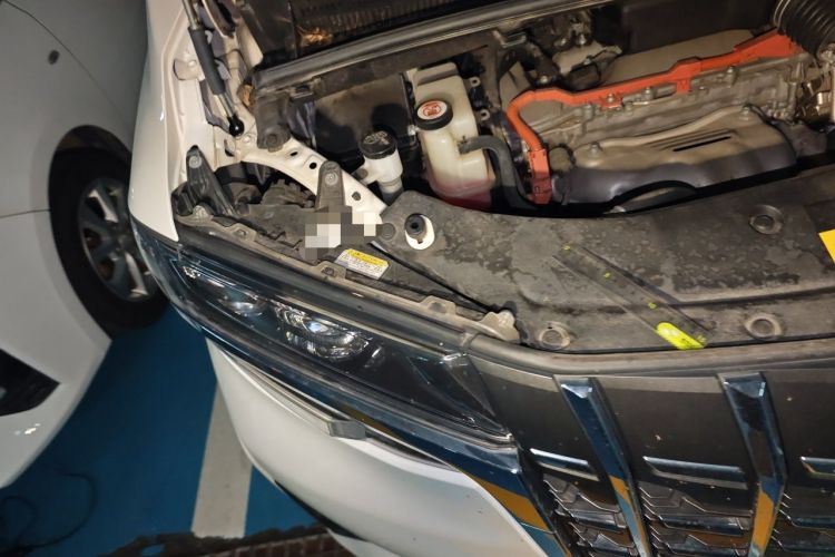Used Toyota Alphard 2020 Dual-Engine 2.5L Luxury Edition Engine Bay Right