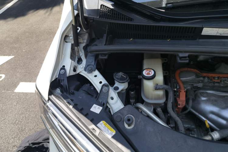 Used Toyota Alphard 2020 Dual-Engine 2.5L Luxury Edition Engine Bay Right