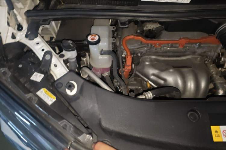 Used Toyota Alphard 2020 Dual-Engine 2.5L Luxury Edition Engine Bay Right