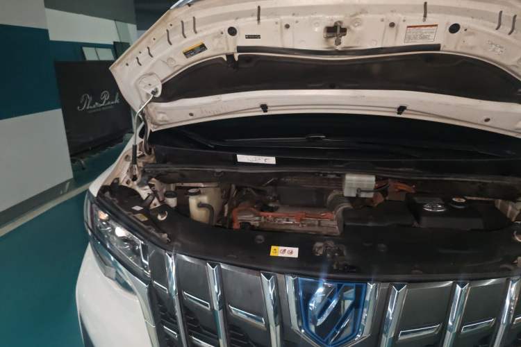 Used Toyota Alphard 2020 Dual-Engine 2.5L Prestige Edition Engine Bay Right