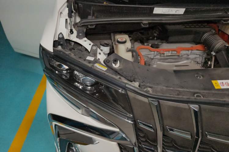 Used Toyota Alphard 2020 Dual-Engine 2.5L Luxury Edition Engine Bay Right