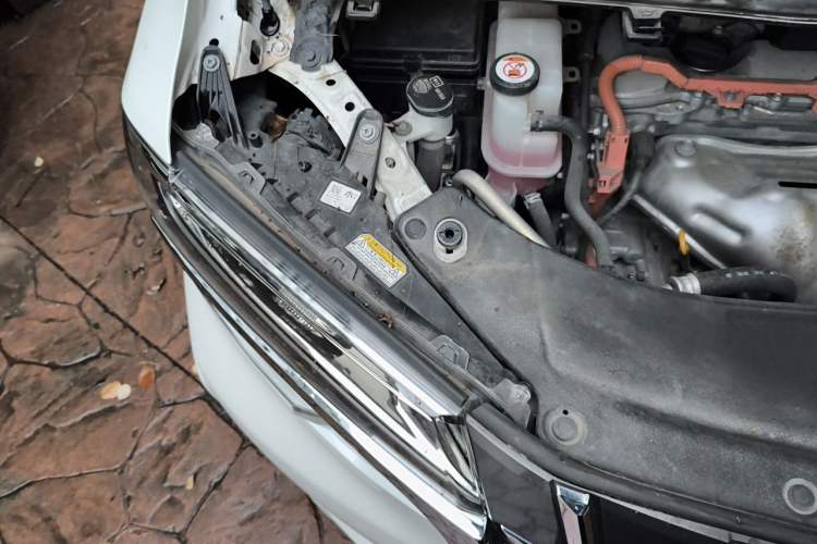 Used Toyota Alphard 2020 Dual-Engine 2.5L Prestige Edition Engine Bay Right