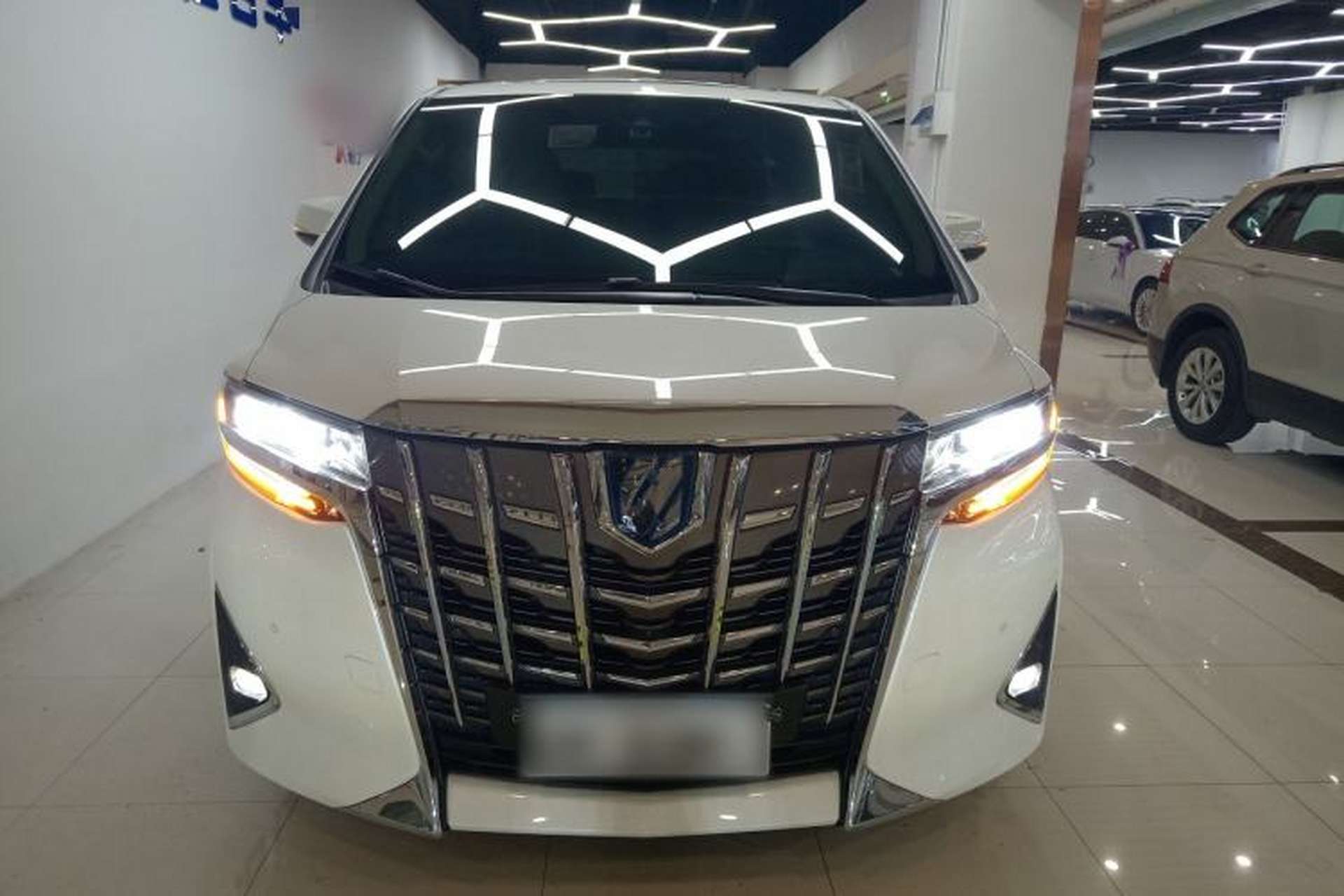 Used Toyota Alphard 2020 Dual-Engine 2.5L Luxury Edition Exterior 1