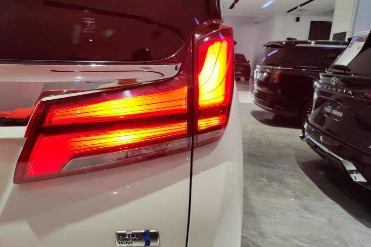 Used Toyota Alphard 2020 Dual-Engine 2.5L Prestige Edition Exterior 3