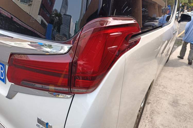 Used Toyota Alphard 2020 Dual-Engine 2.5L Luxury Edition Exterior 3