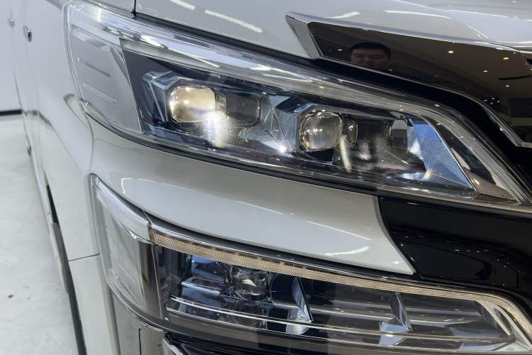 Used Toyota Alphard 2020 Dual-Engine 2.5L Prestige Edition Exterior 5