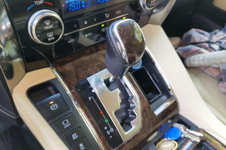 Used Toyota Alphard 2020 Dual-Engine 2.5L Luxury Edition Gear Lever