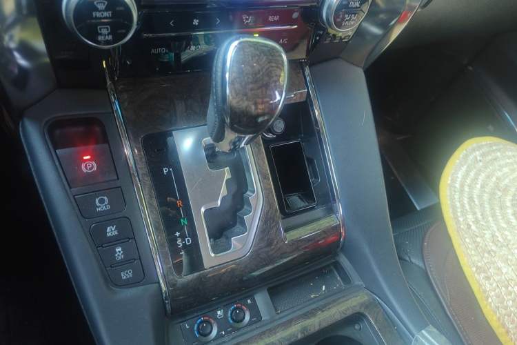 Used Toyota Alphard 2020 Dual-Motor 2.5L Golden Special Edition Gear Lever