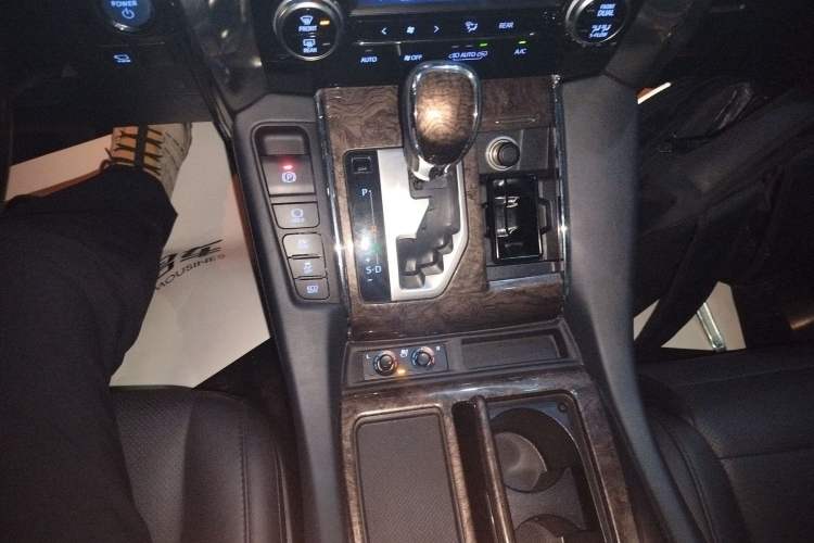 Used Toyota Alphard 2020 Dual-Engine 2.5L Prestige Edition Gear Lever