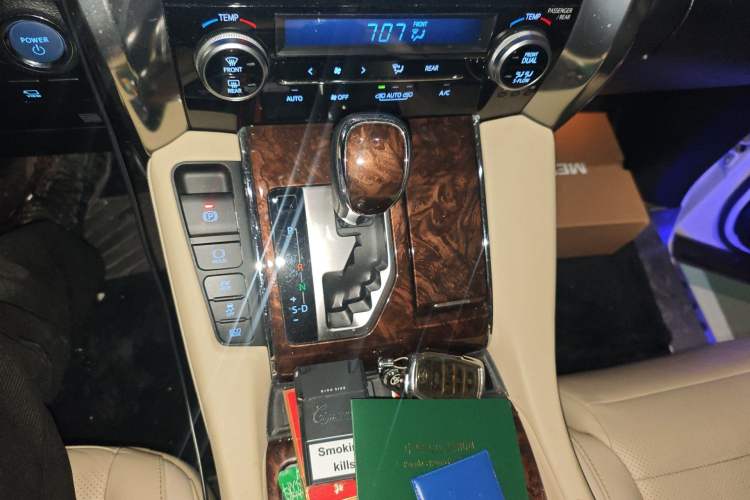Used Toyota Alphard 2020 Dual-Engine 2.5L Luxury Edition Gear Lever