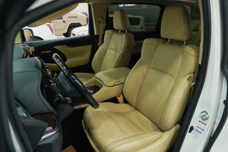 Used Toyota Alphard 2020 Dual-Engine 2.5L Luxury Edition Interior 1