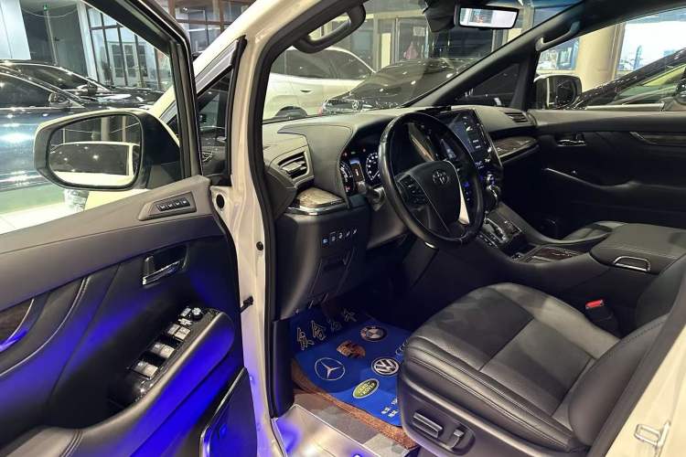 Used Toyota Alphard 2020 Dual-Engine 2.5L Prestige Edition Interior 1