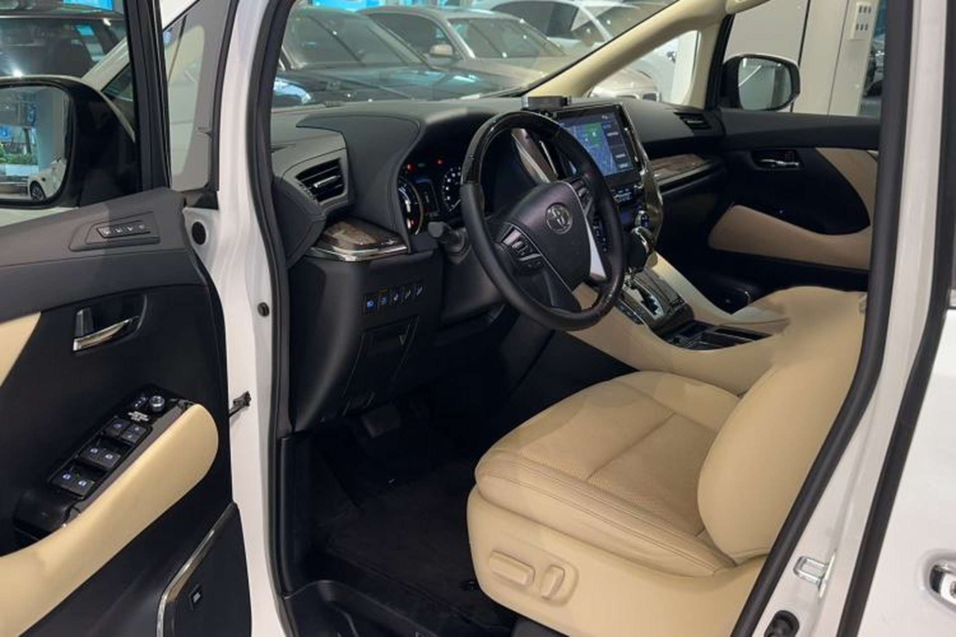 Used Toyota Alphard 2020 Dual-Engine 2.5L Prestige Edition Interior 1