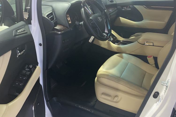 Used Toyota Alphard 2020 Dual-Engine 2.5L Luxury Edition Interior 2