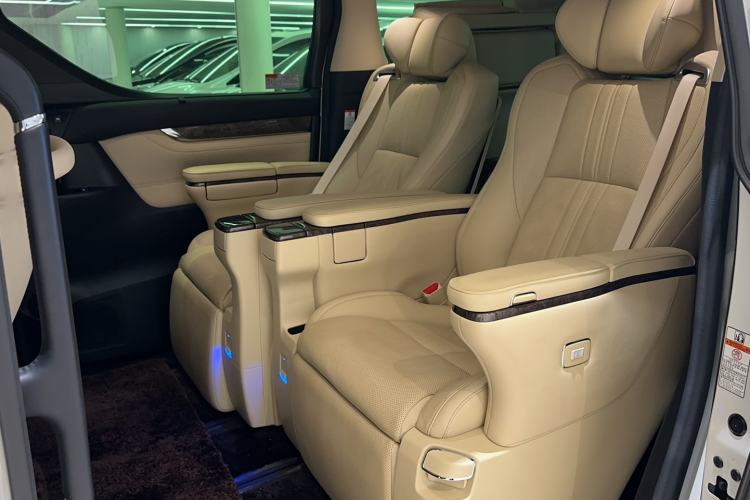 Used Toyota Alphard 2020 Dual-Engine 2.5L Prestige Edition Interior 2