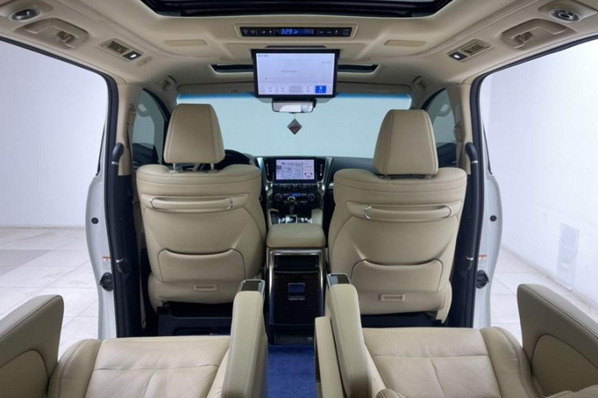 Used Toyota Alphard 2020 Dual-Engine 2.5L Luxury Edition Interior 3