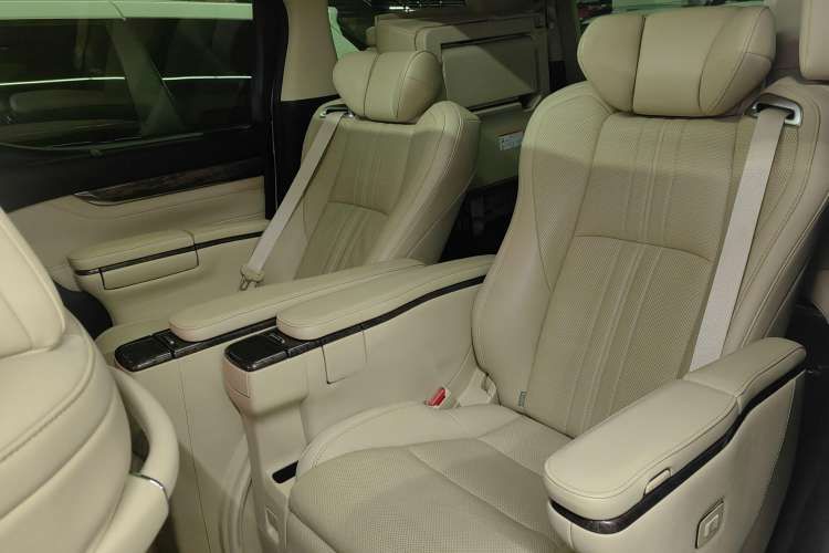 Used Toyota Alphard 2020 Dual-Engine 2.5L Prestige Edition Interior 3