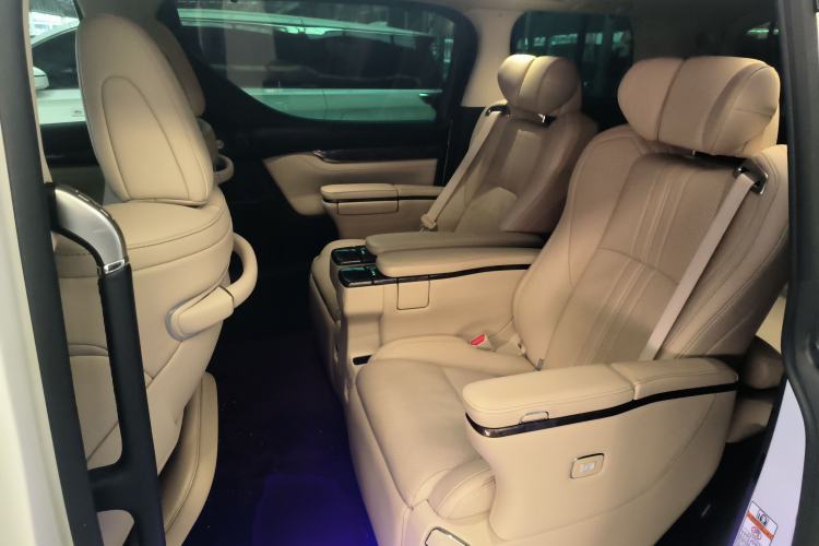 Used Toyota Alphard 2020 Dual-Engine 2.5L Prestige Edition Interior 4