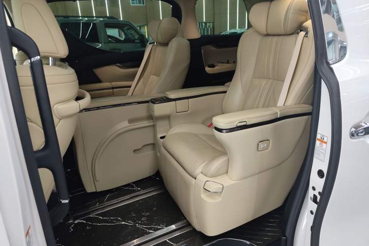 Used Toyota Alphard 2020 Dual-Engine 2.5L Prestige Edition Interior 4