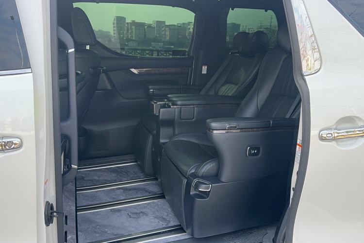 Used Toyota Alphard 2020 Dual-Engine 2.5L Prestige Edition Interior 4