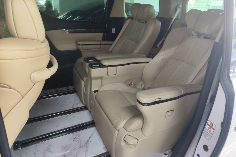 Used Toyota Alphard 2020 Dual-Engine 2.5L Prestige Edition Interior 4