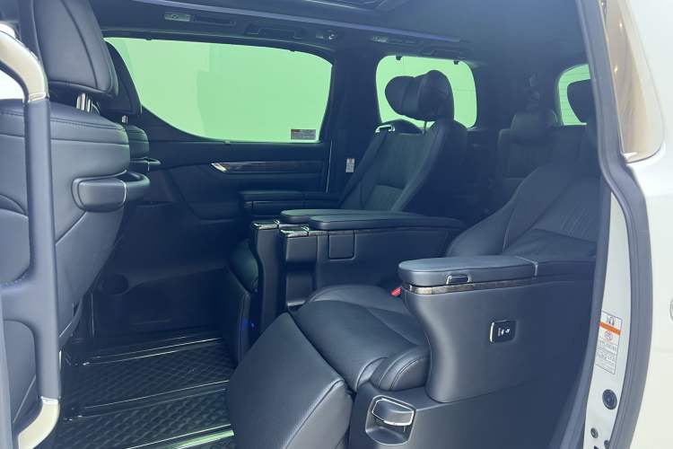Used Toyota Alphard 2020 Dual-Engine 2.5L Prestige Edition Interior 6
