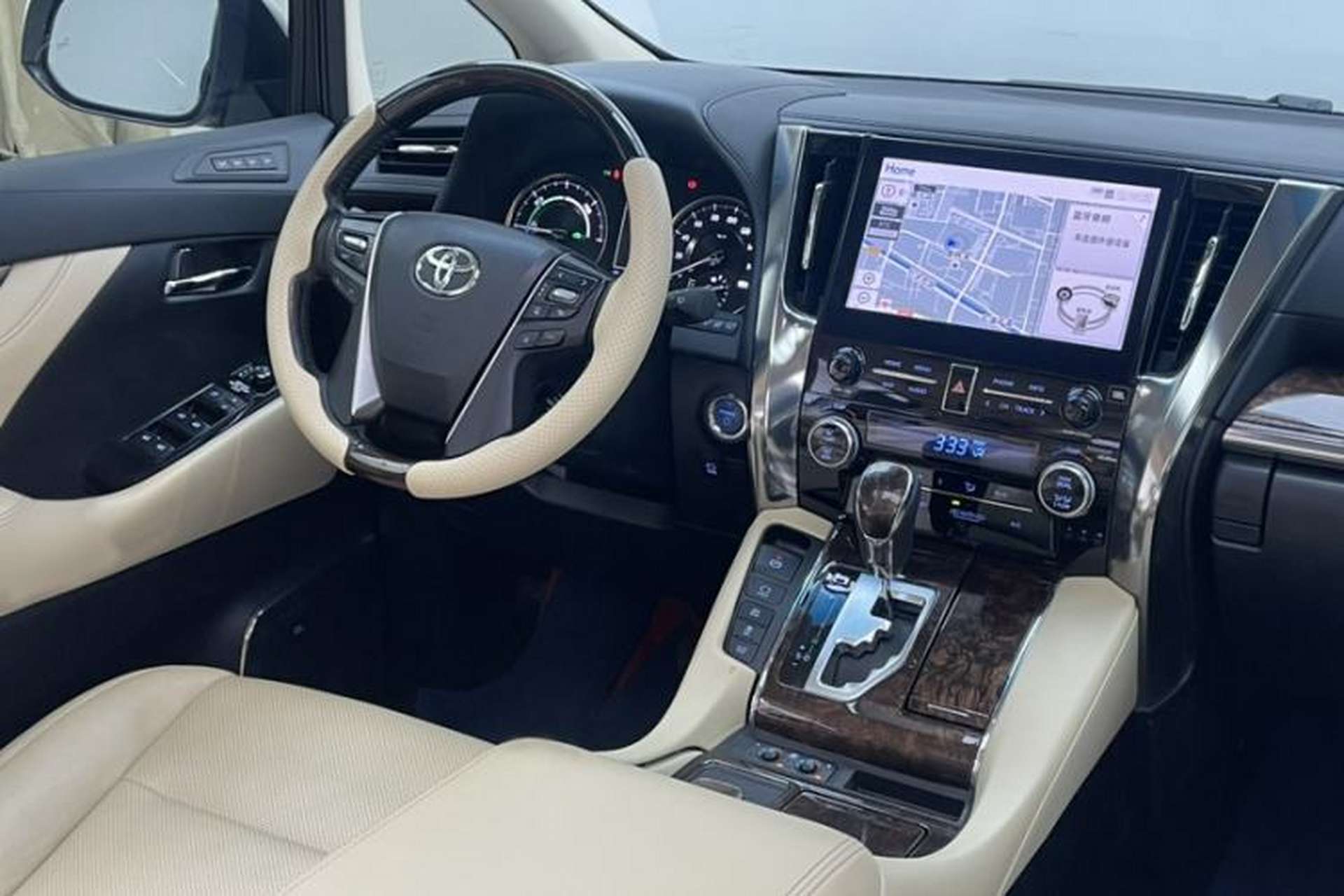 Used Toyota Alphard 2020 Dual-Engine 2.5L Luxury Edition Interior 7