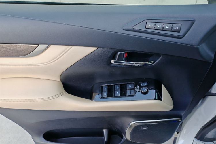 Used Toyota Alphard 2020 Dual-Engine 2.5L Prestige Edition Interior 9
